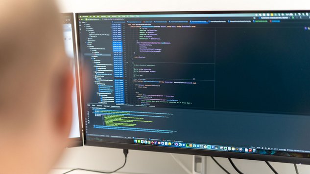 Studio1® Programmierer am PC